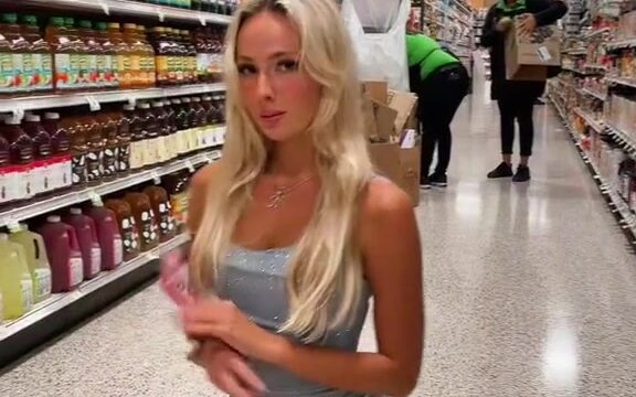 Natalie Reynolds so sexy in supermarket – New video update
