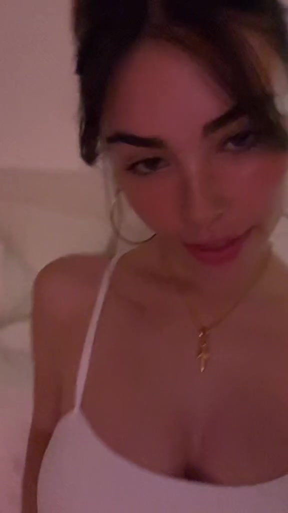Madison Beer hot !!!