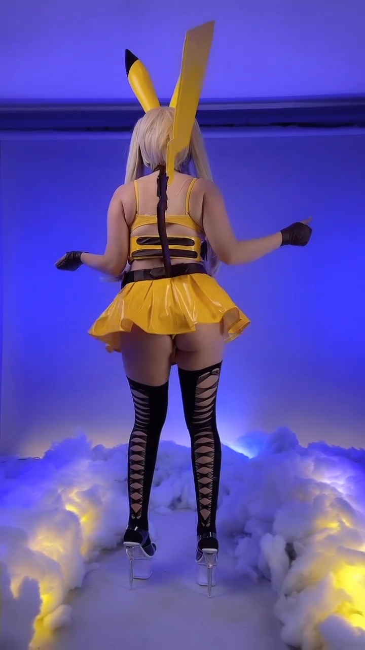 San Chan Claudia – So sexy body video !!!