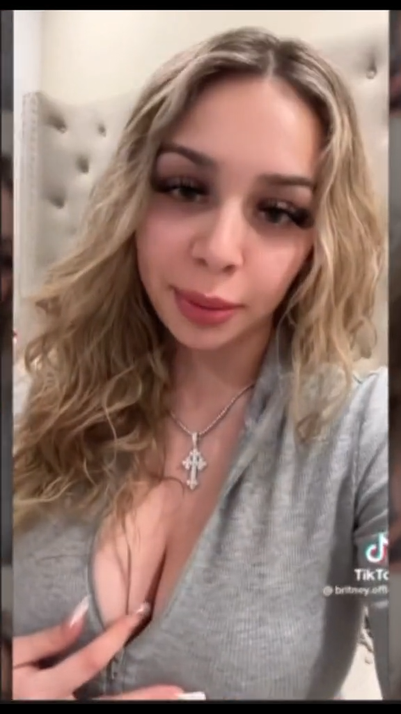 Britneyyy hot big boobs so sexy !!!
