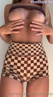 Mathilde Tantot – Topless leak video hot !!