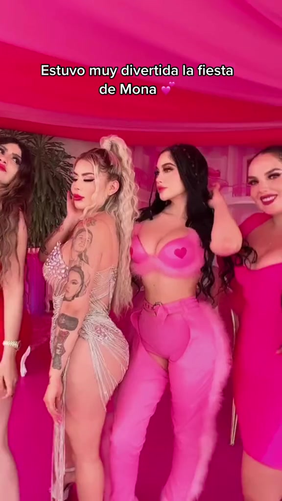 Jailyne Ojeda nude so sexy with her friend new video !!!