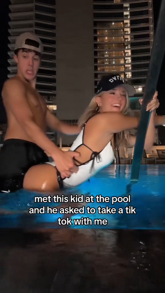 Breckie Hill Hot Onlyfans Leak Nude Playing DoggyStyle In Pool