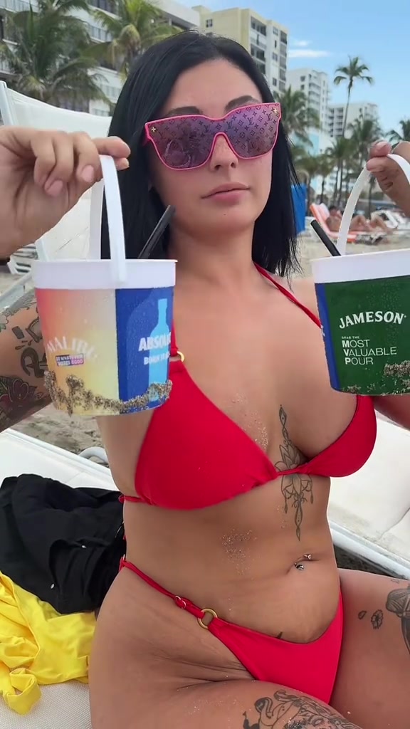 Twitta / indianamylf 💋 love that at the beach Onlyfans leaked